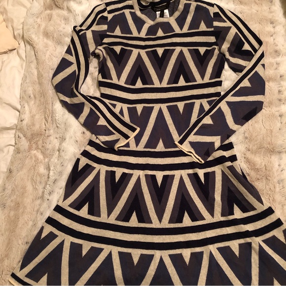 BCBG Malina sweater dress size M - Picture 2 of 8